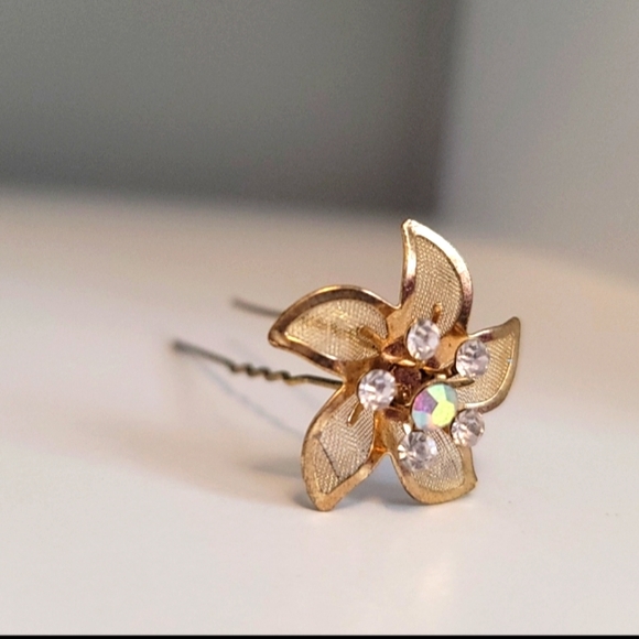 Floral Hair Pin - Picture 1 of 2